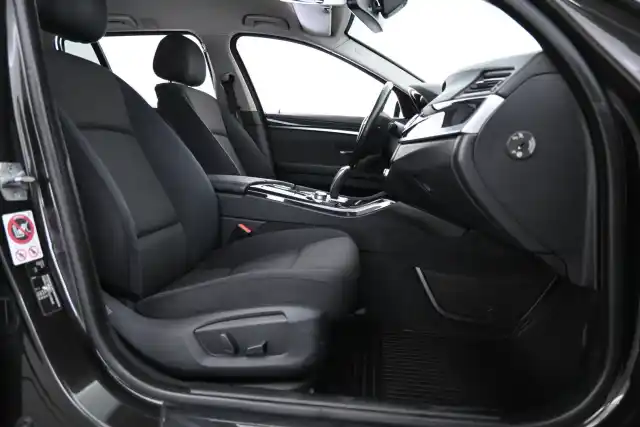 Ruskea Farmari, BMW 520 – XOT-285