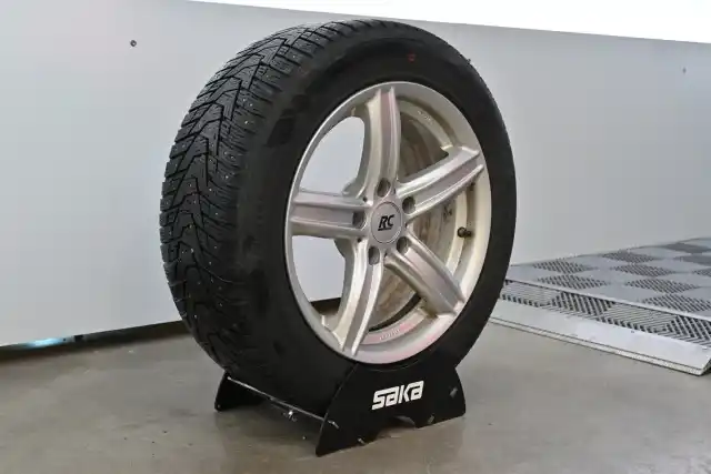 Ruskea Farmari, BMW 520 – XOT-285