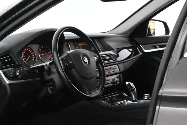 Ruskea Farmari, BMW 520 – XOT-285