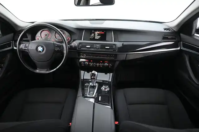 Ruskea Farmari, BMW 520 – XOT-285