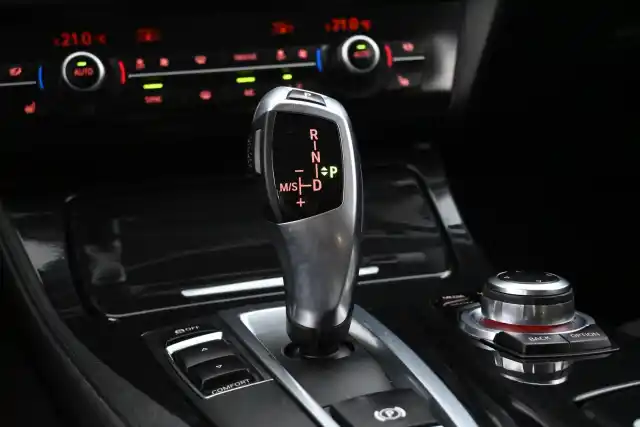 Ruskea Farmari, BMW 520 – XOT-285
