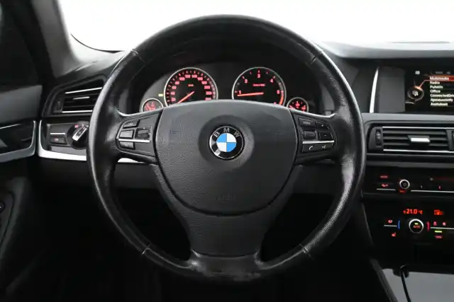 Ruskea Farmari, BMW 520 – XOT-285