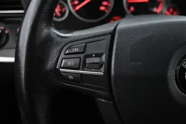 Ruskea Farmari, BMW 520 – XOT-285