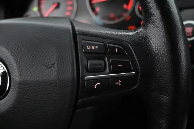 Ruskea Farmari, BMW 520 – XOT-285