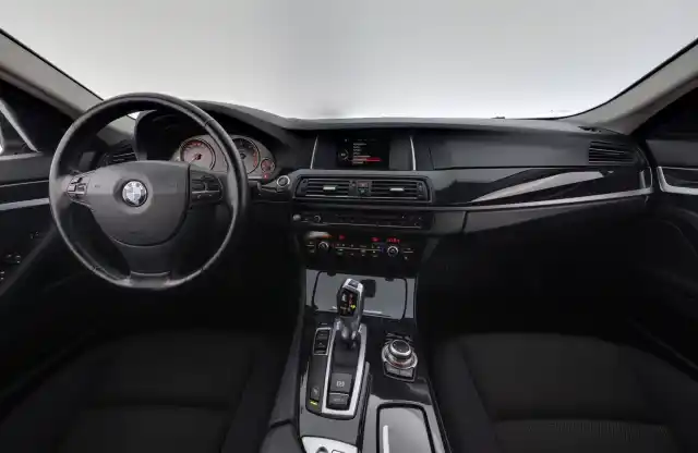 Ruskea Farmari, BMW 520 – XOT-285