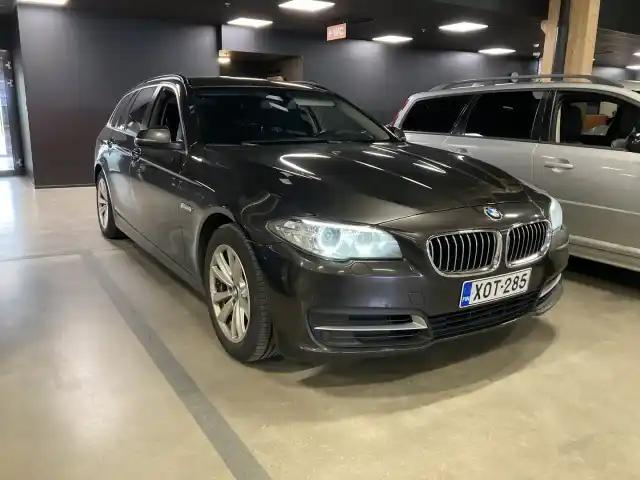 Ruskea Farmari, BMW 520 – XOT-285