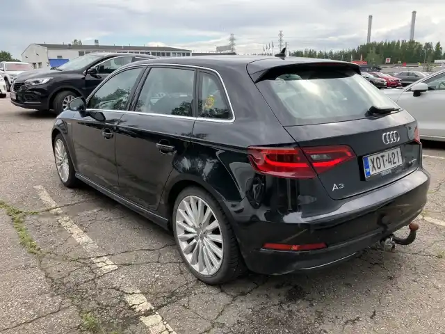 Musta Viistoperä, Audi A3 – XOT-421