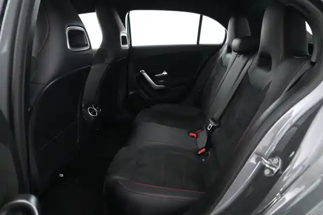 Harmaa Viistoperä, Mercedes-Benz A – XOV-579