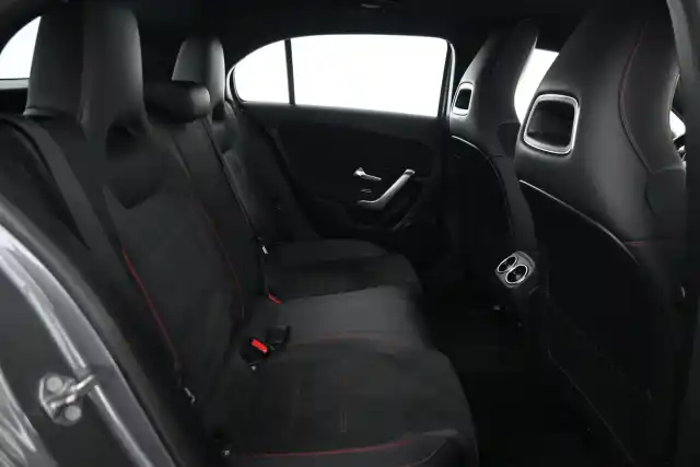 Harmaa Viistoperä, Mercedes-Benz A – XOV-579