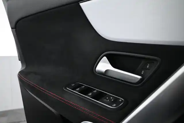 Harmaa Viistoperä, Mercedes-Benz A – XOV-579