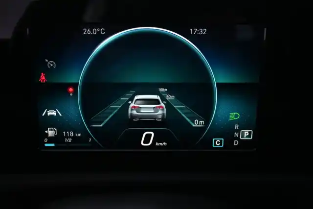 Harmaa Viistoperä, Mercedes-Benz A – XOV-579