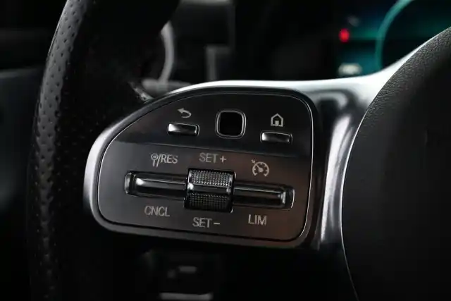 Harmaa Viistoperä, Mercedes-Benz A – XOV-579