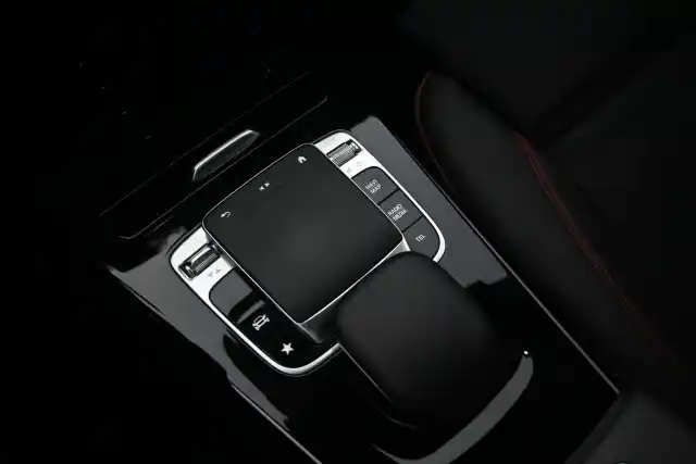 Harmaa Viistoperä, Mercedes-Benz A – XOV-579