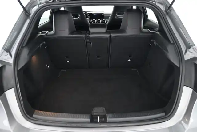 Harmaa Viistoperä, Mercedes-Benz A – XOV-579
