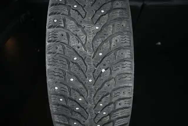 Harmaa Viistoperä, Mercedes-Benz A – XOV-579