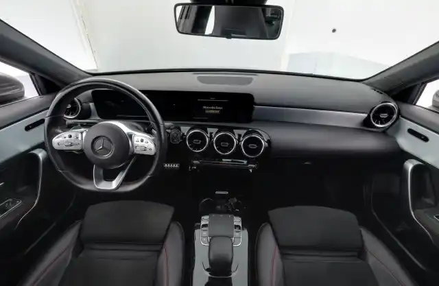 Harmaa Viistoperä, Mercedes-Benz A – XOV-579