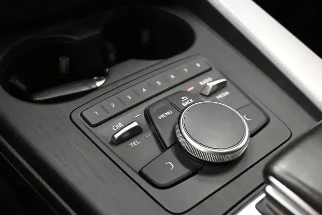 Musta Farmari, Audi A4 – XOV-678