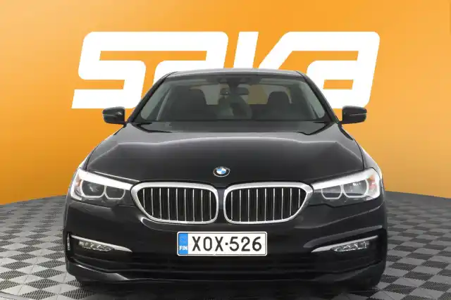Musta Sedan, BMW 520 – XOX-526