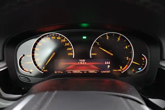Musta Sedan, BMW 520 – XOX-526