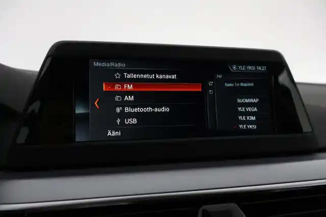 Musta Sedan, BMW 520 – XOX-526
