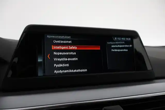 Musta Sedan, BMW 520 – XOX-526
