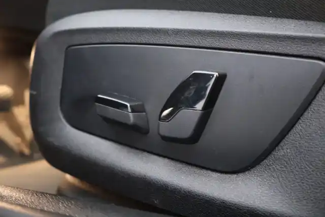 Musta Sedan, BMW 520 – XOX-526