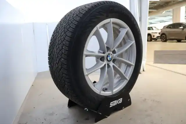Musta Sedan, BMW 520 – XOX-526