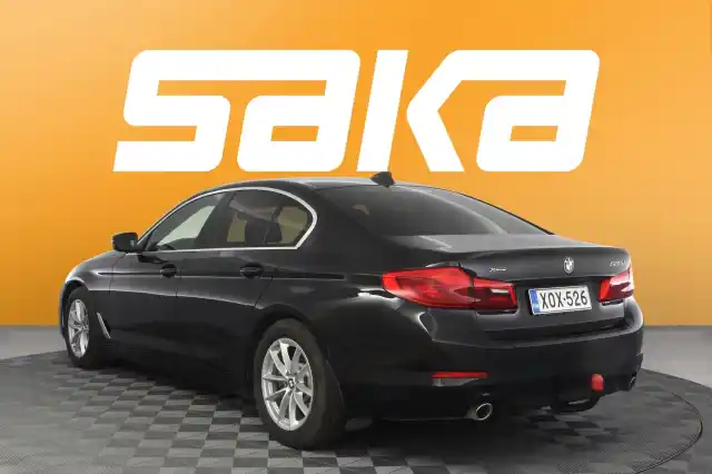 Musta Sedan, BMW 520 – XOX-526