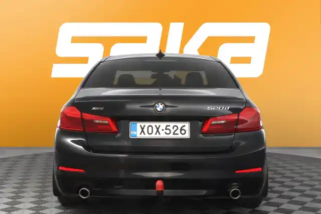 Musta Sedan, BMW 520 – XOX-526