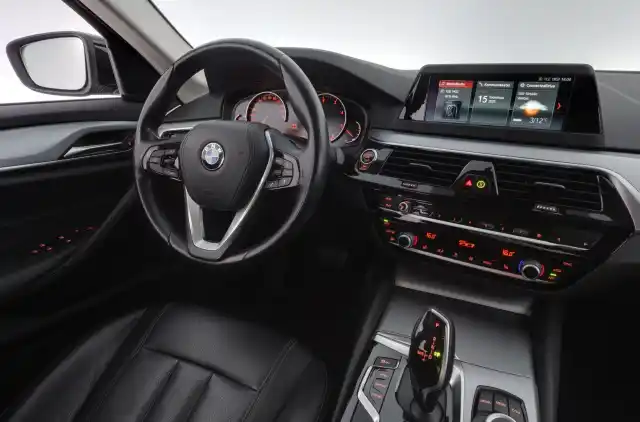 Musta Sedan, BMW 520 – XOX-526