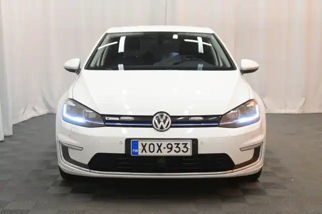 Valkoinen Viistoperä, Volkswagen Golf – XOX-933