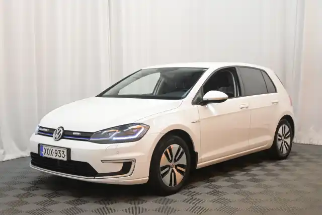 Valkoinen Viistoperä, Volkswagen Golf – XOX-933