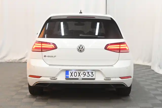 Valkoinen Viistoperä, Volkswagen Golf – XOX-933