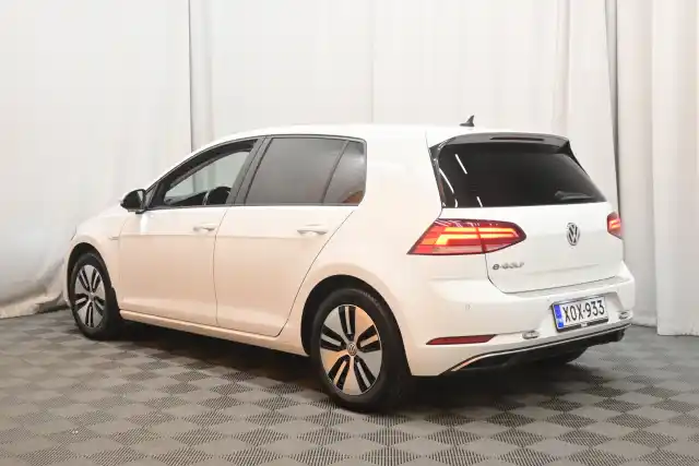 Valkoinen Viistoperä, Volkswagen Golf – XOX-933