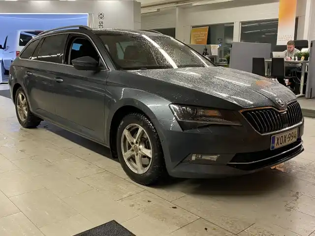 Harmaa Farmari, Skoda Superb – XOX-994