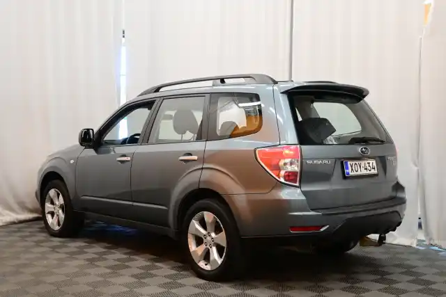 Vihreä Farmari, Subaru Forester – XOY-434