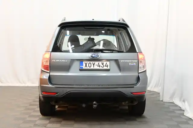 Vihreä Farmari, Subaru Forester – XOY-434