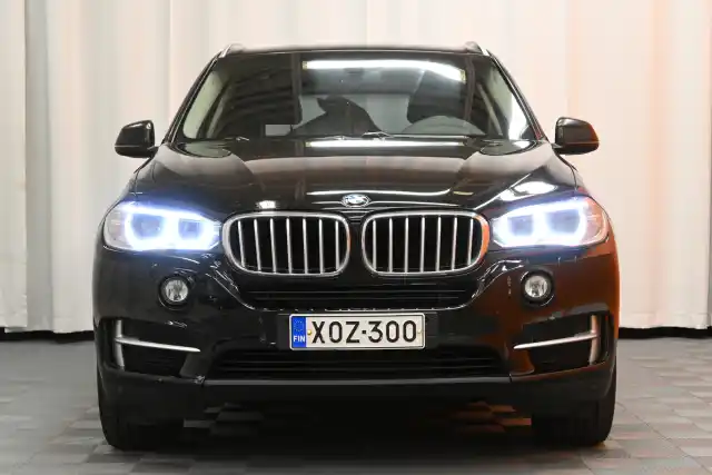 Musta Maastoauto, BMW X5 – XOZ-300