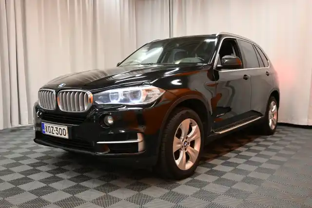 Musta Maastoauto, BMW X5 – XOZ-300