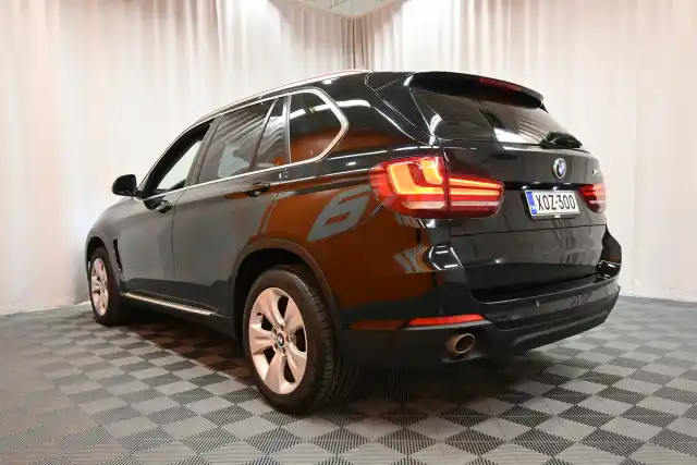 Musta Maastoauto, BMW X5 – XOZ-300