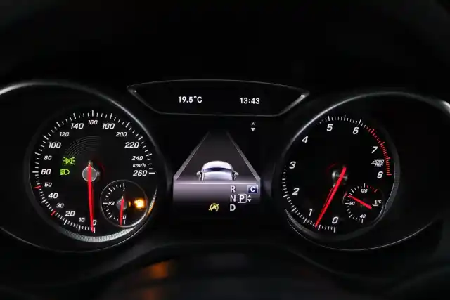 Valkoinen Coupe, Mercedes-Benz CLA – XPA-551