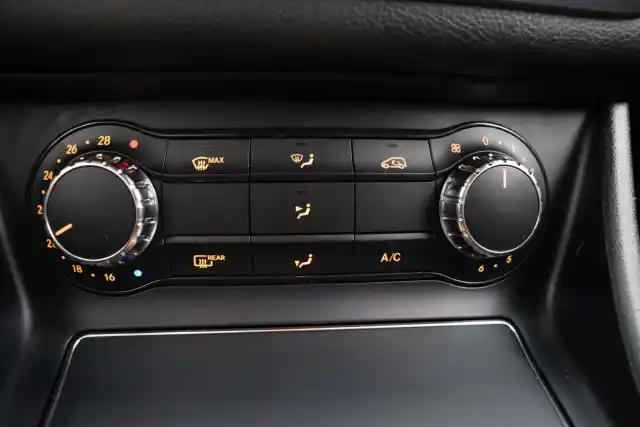 Valkoinen Coupe, Mercedes-Benz CLA – XPA-551