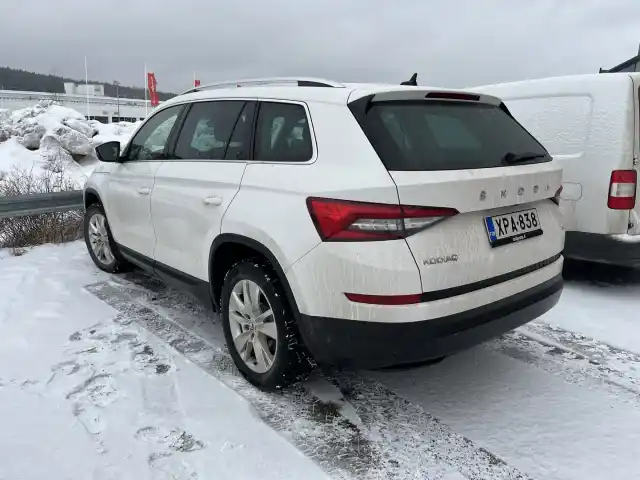 Valkoinen Maastoauto, Skoda Kodiaq – XPA-838