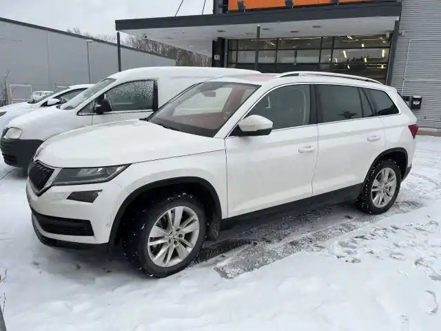 Valkoinen Maastoauto, Skoda Kodiaq – XPA-838