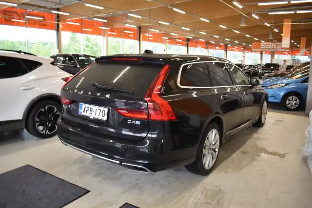 Musta Farmari, Volvo V90 – XPB-170