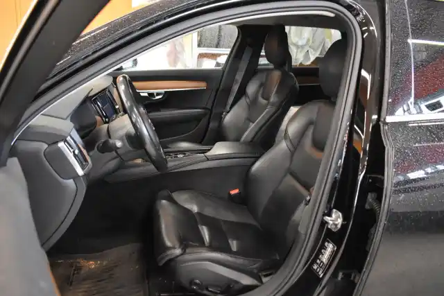 Musta Farmari, Volvo V90 – XPB-170