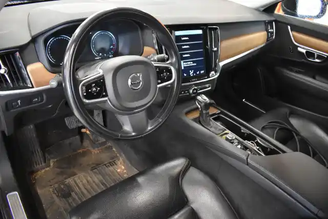 Musta Farmari, Volvo V90 – XPB-170