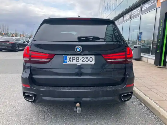 Musta Maastoauto, BMW X5 – XPB-230