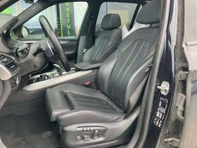 Musta Maastoauto, BMW X5 – XPB-230