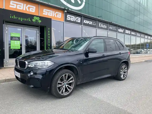 Musta Maastoauto, BMW X5 – XPB-230